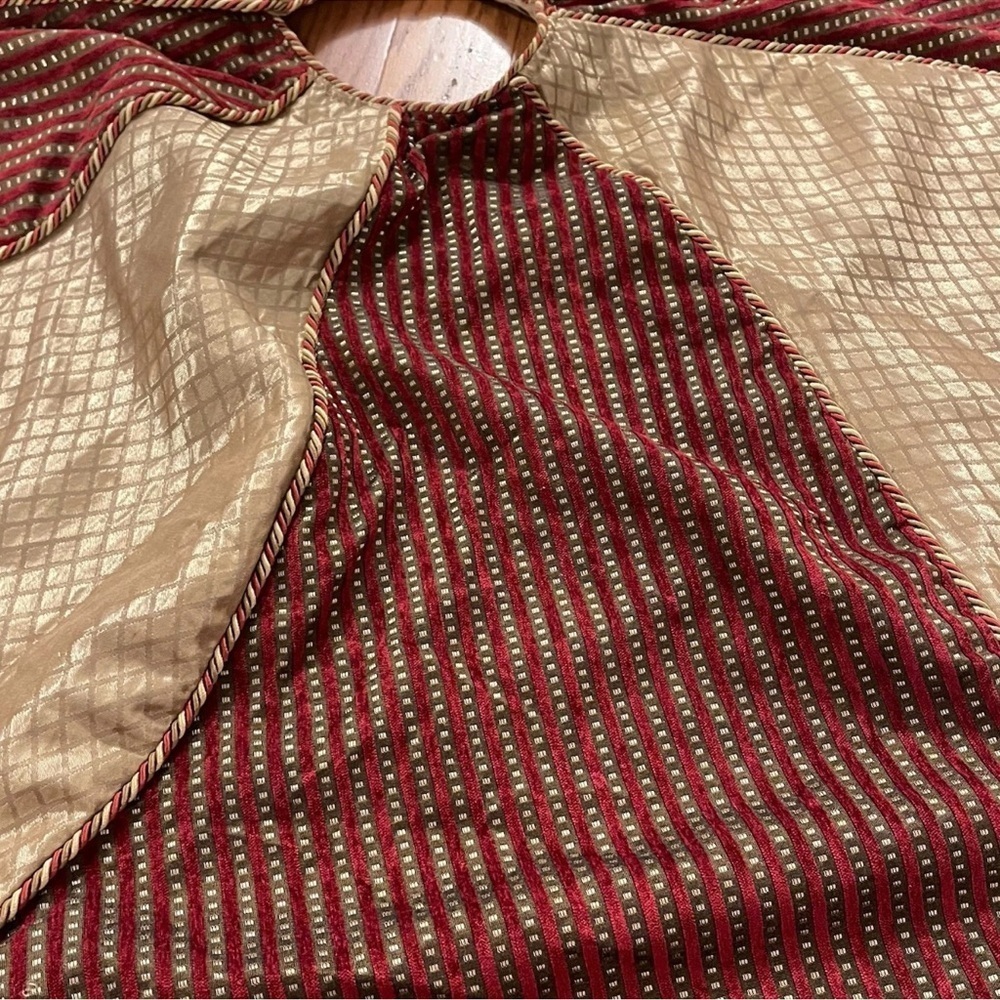 Seasons of Serendipity Christmas Tree Skirt Deep Red & Gold Tassels 56” - Picture 4 of 6